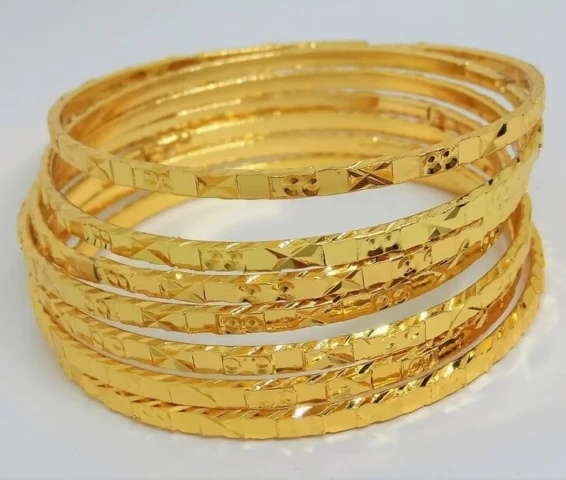 Vàng 18K: Tất Tần Tật Thông Tin Cần Biết Cho Năm 2026 Vàng 18K là hợp kim phổ biến trong chế tác trang sức